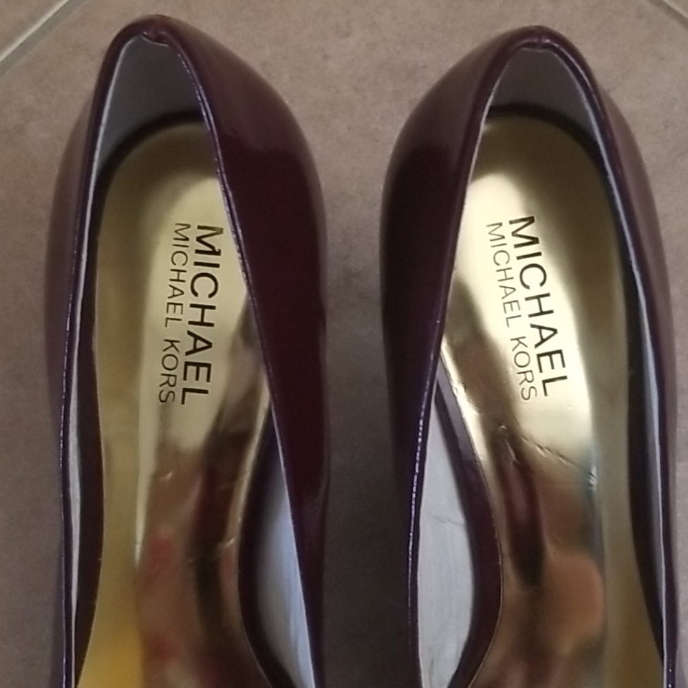Michael Kors Brown & Gold Heels - Picture 11 of 11